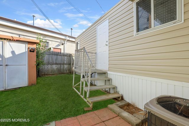 9 Avenue A, Hazlet, NJ 07734