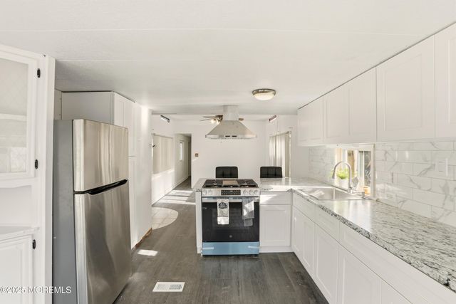 9 Avenue A, Hazlet, NJ 07734