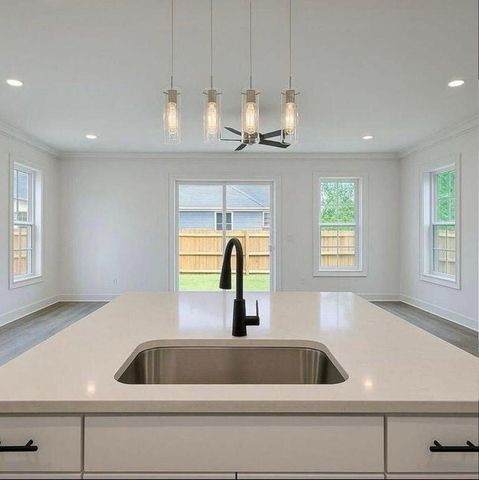 1904 Gumwood Boulevard, North Charleston, SC 29406