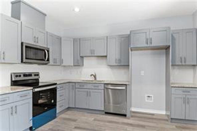 108 S Kanaio #B DR B, Bastrop, TX 78602