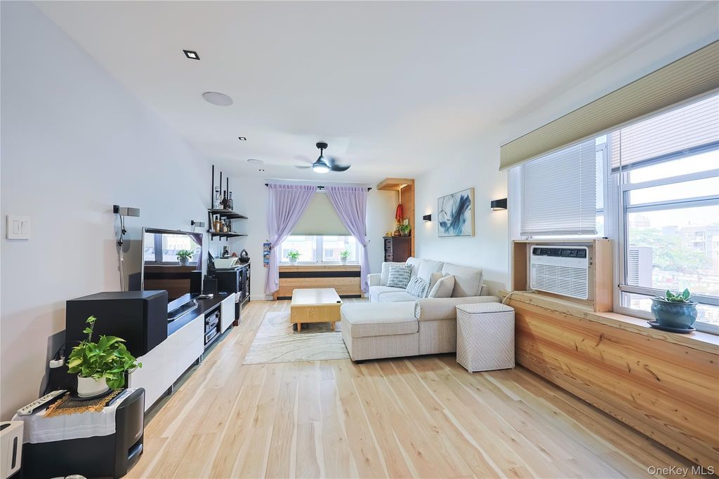 13604 Cherry Avenue 4E, Flushing, NY 11355 — photo 2