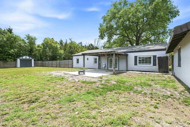 2350 S Bedford St, Wichita, KS 67207