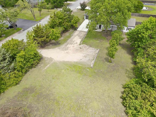 2350 S Bedford St, Wichita, KS 67207