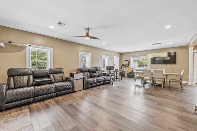 2350 S Bedford St, Wichita, KS 67207