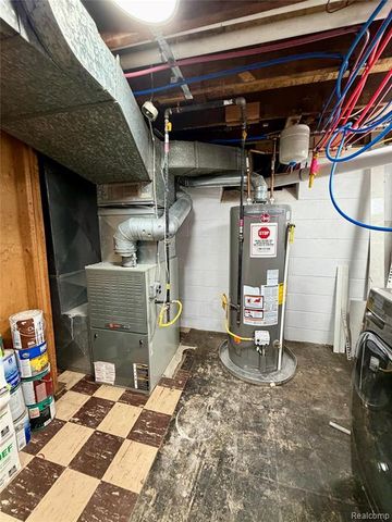 16560 La Salle Avenue, Detroit, MI 48221