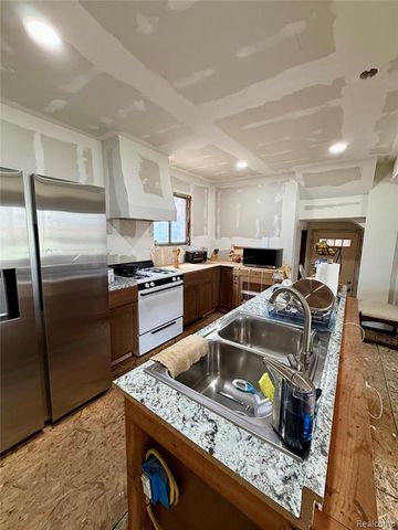 16560 La Salle Avenue, Detroit, MI 48221