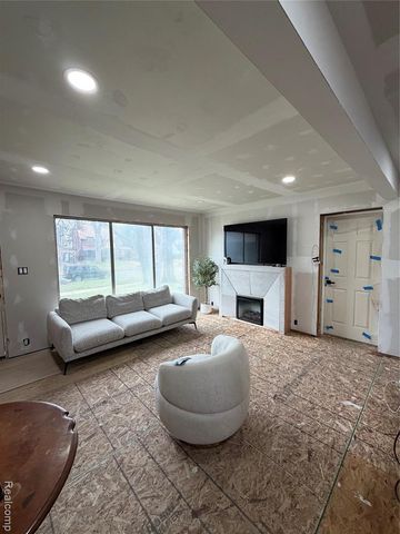 16560 La Salle Avenue, Detroit, MI 48221