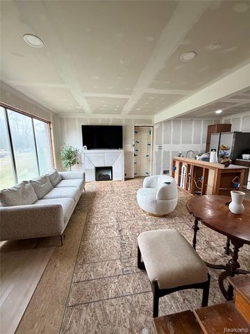 16560 La Salle Avenue, Detroit, MI 48221