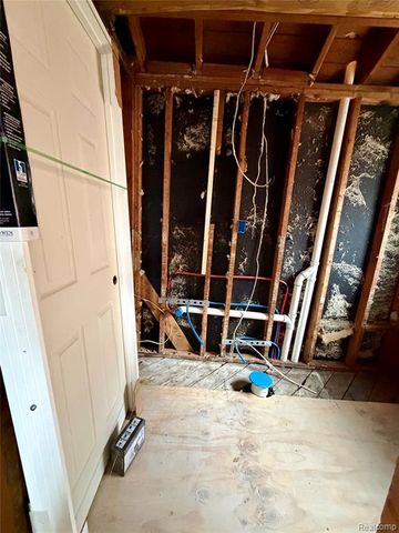 16560 La Salle Avenue, Detroit, MI 48221