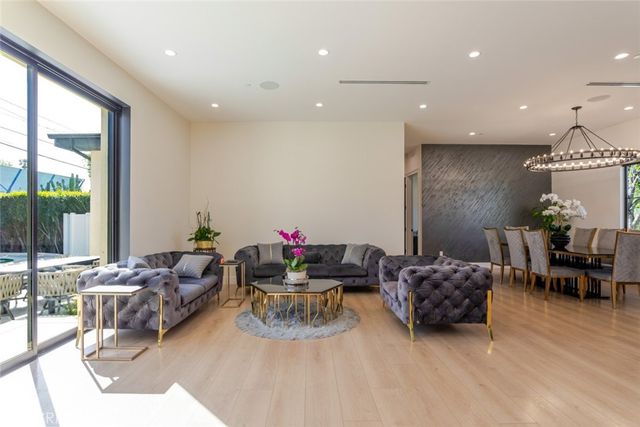 7714 Lasaine Avenue, Northridge, CA 91325