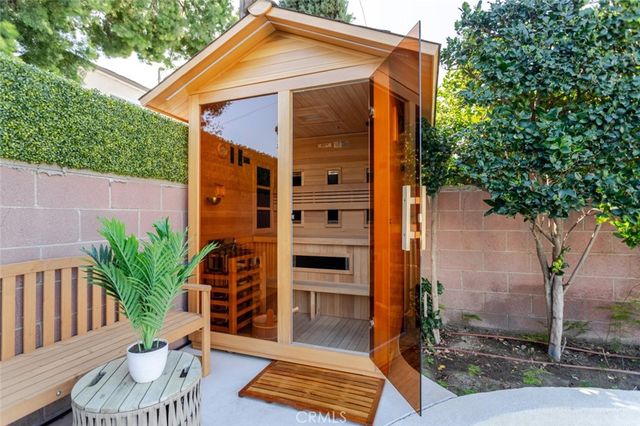 7714 Lasaine Avenue, Northridge, CA 91325