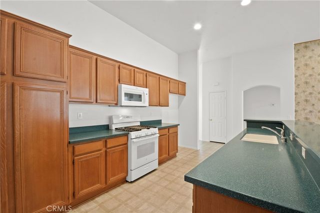 8910 Newcastle, Hesperia, CA 92344