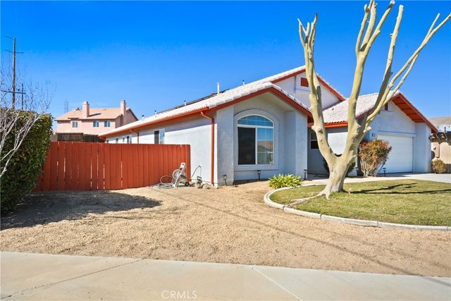 8910 Newcastle, Hesperia, CA 92344