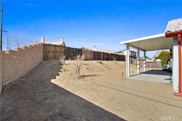 8910 Newcastle, Hesperia, CA 92344