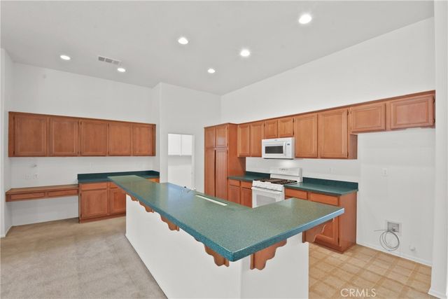 8910 Newcastle, Hesperia, CA 92344