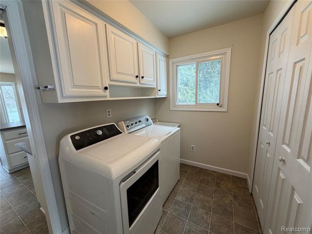 48 Webb Drive, Troy, MI 48098