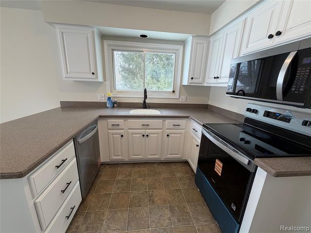 48 Webb Drive, Troy, MI 48098