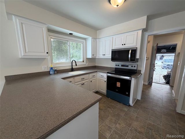 48 Webb Drive, Troy, MI 48098