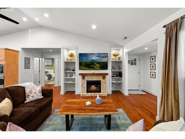 3985 Sw 102ND Ave, Beaverton, OR 97005
