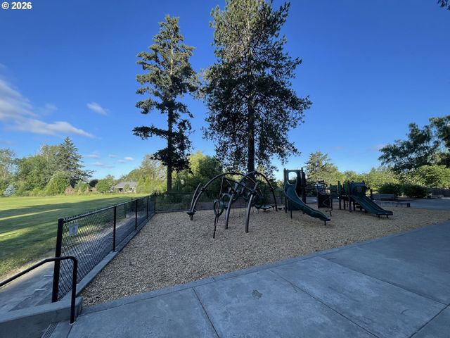 3985 Sw 102ND Ave, Beaverton, OR 97005