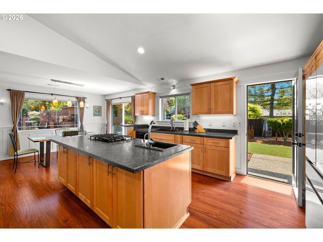 3985 Sw 102ND Ave, Beaverton, OR 97005