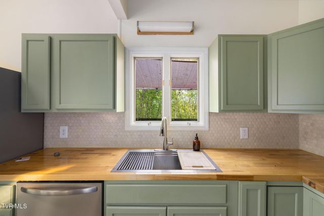 704 Stuffle Street, Kingsport, TN 37660