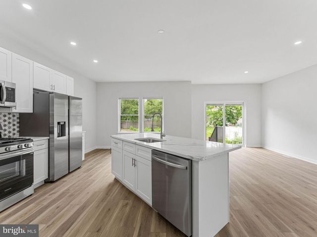 427 ALMONESSON RD, Blackwood, NJ 08012