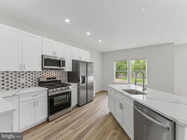 427 ALMONESSON RD, Blackwood, NJ 08012