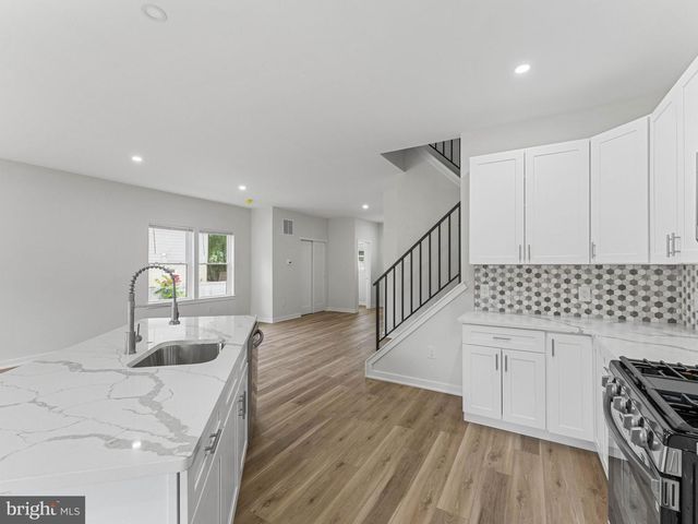 427 ALMONESSON RD, Blackwood, NJ 08012