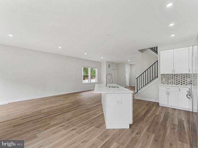 427 ALMONESSON RD, Blackwood, NJ 08012