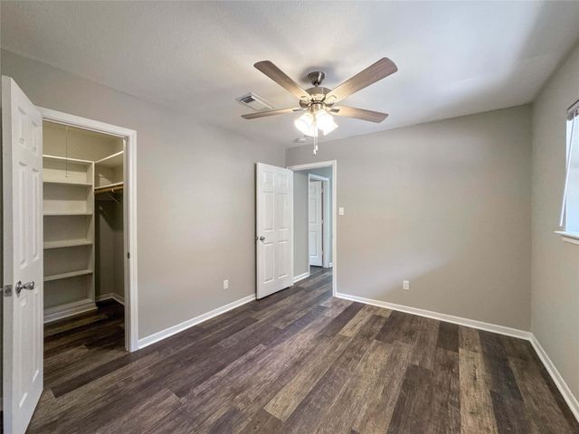 4208 Pine Shadows Street, Dickinson, TX 77539