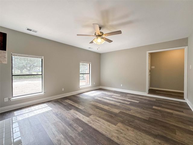 4208 Pine Shadows Street, Dickinson, TX 77539
