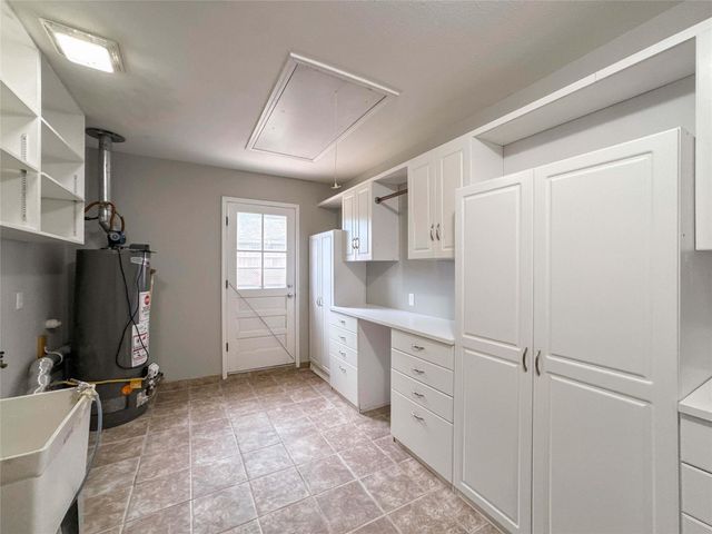 4208 Pine Shadows Street, Dickinson, TX 77539