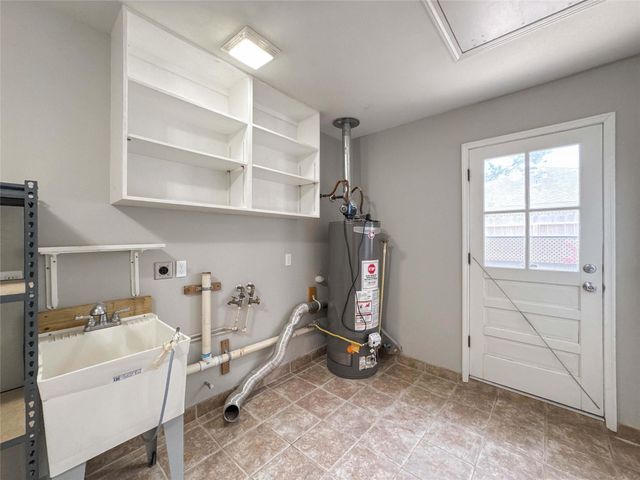 4208 Pine Shadows Street, Dickinson, TX 77539