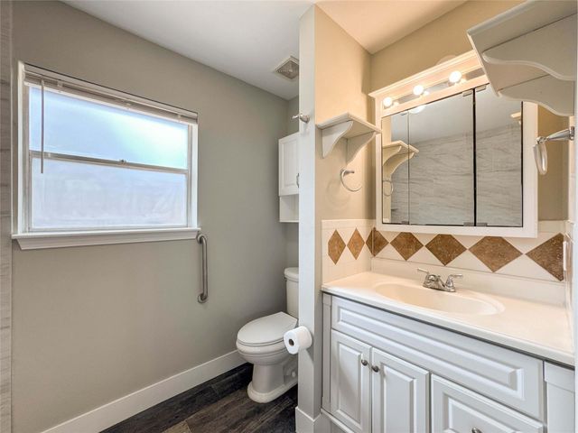 4208 Pine Shadows Street, Dickinson, TX 77539