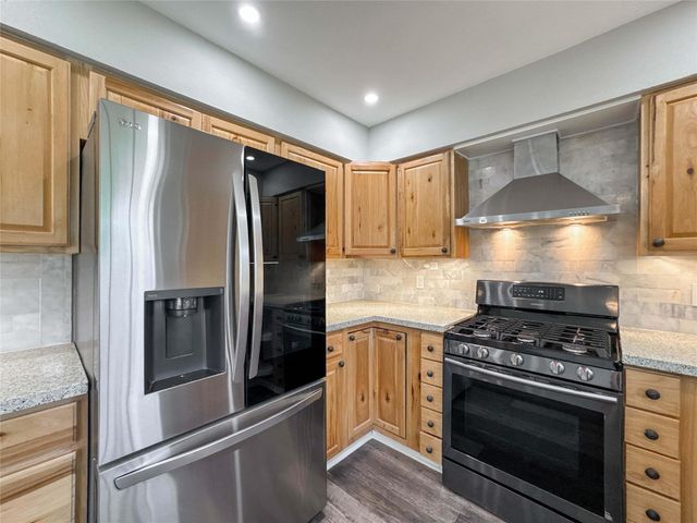 4208 Pine Shadows Street, Dickinson, TX 77539