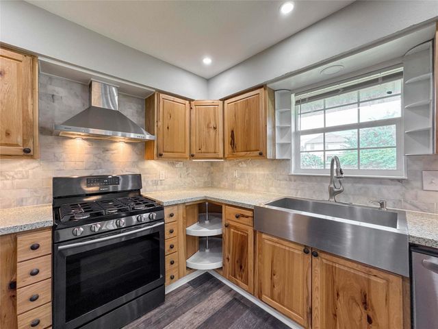 4208 Pine Shadows Street, Dickinson, TX 77539