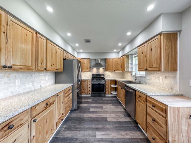 4208 Pine Shadows Street, Dickinson, TX 77539