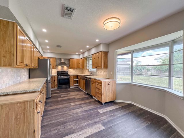4208 Pine Shadows Street, Dickinson, TX 77539