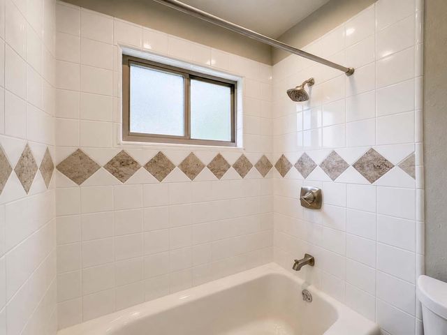 4208 Pine Shadows Street, Dickinson, TX 77539