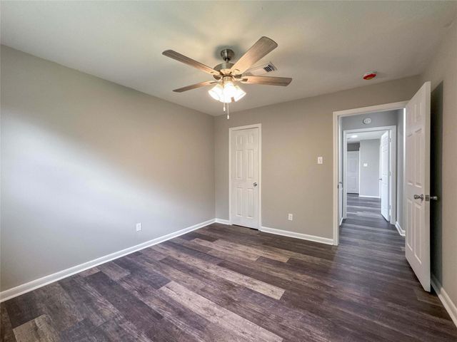 4208 Pine Shadows Street, Dickinson, TX 77539