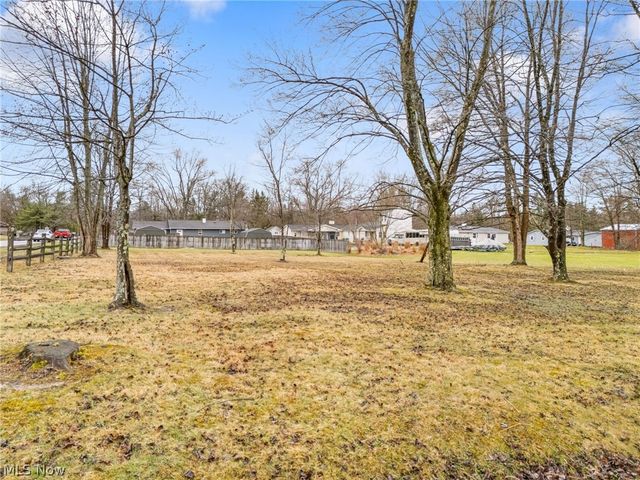 8304 Cedar Road, Chesterland, OH 44026