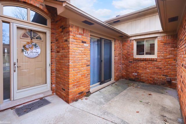 41058 W Rosewood Drive, Clinton Twp, MI 48038