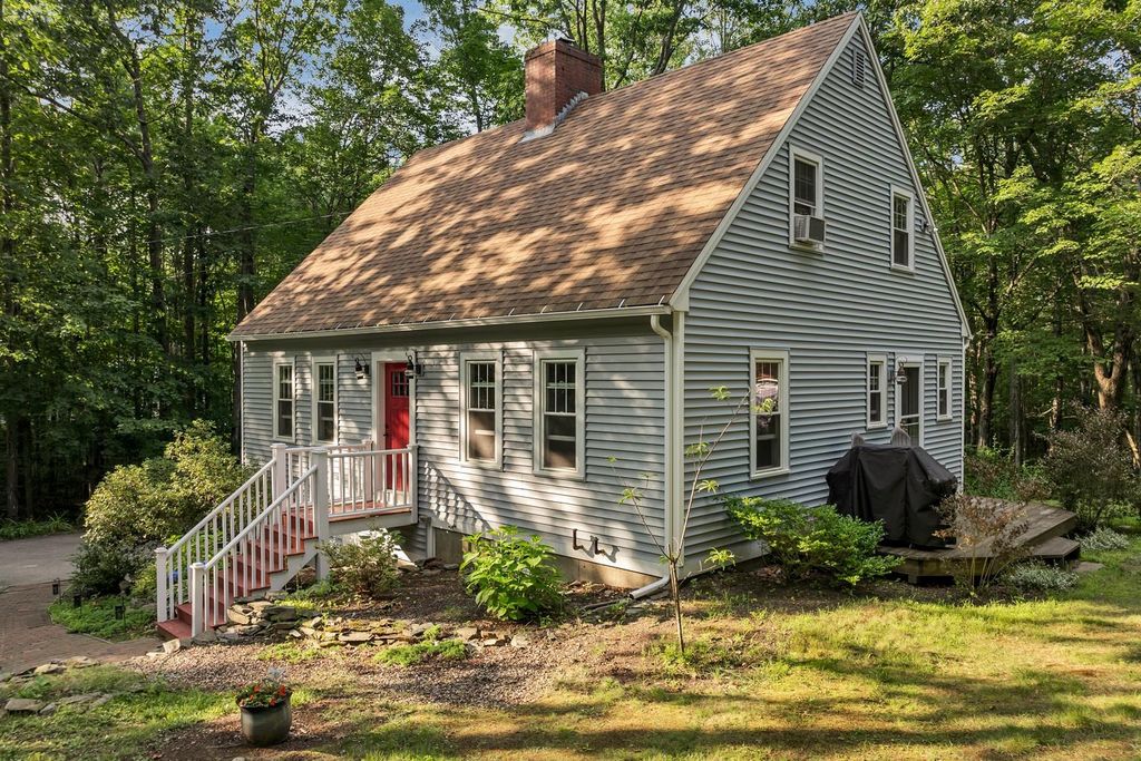 19 Earle Drive, Lee, NH 03861