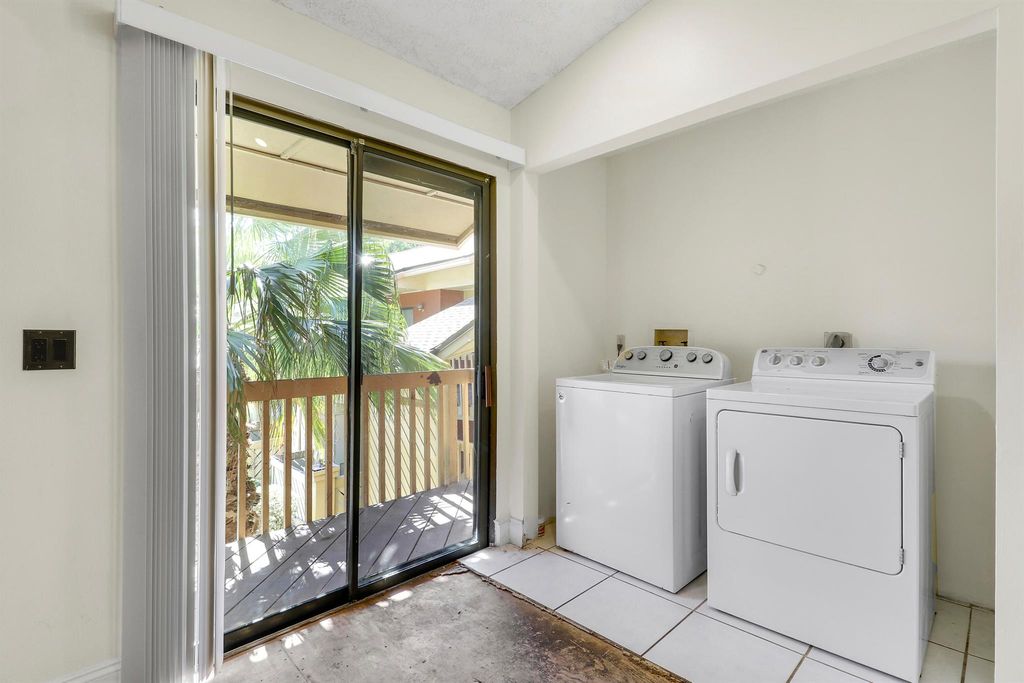 Image 10 of property listing at 13095 Belhaven Court 8, Wellington, FL 33414