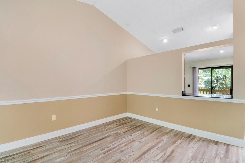 Image 11 of property listing at 13095 Belhaven Court 8, Wellington, FL 33414