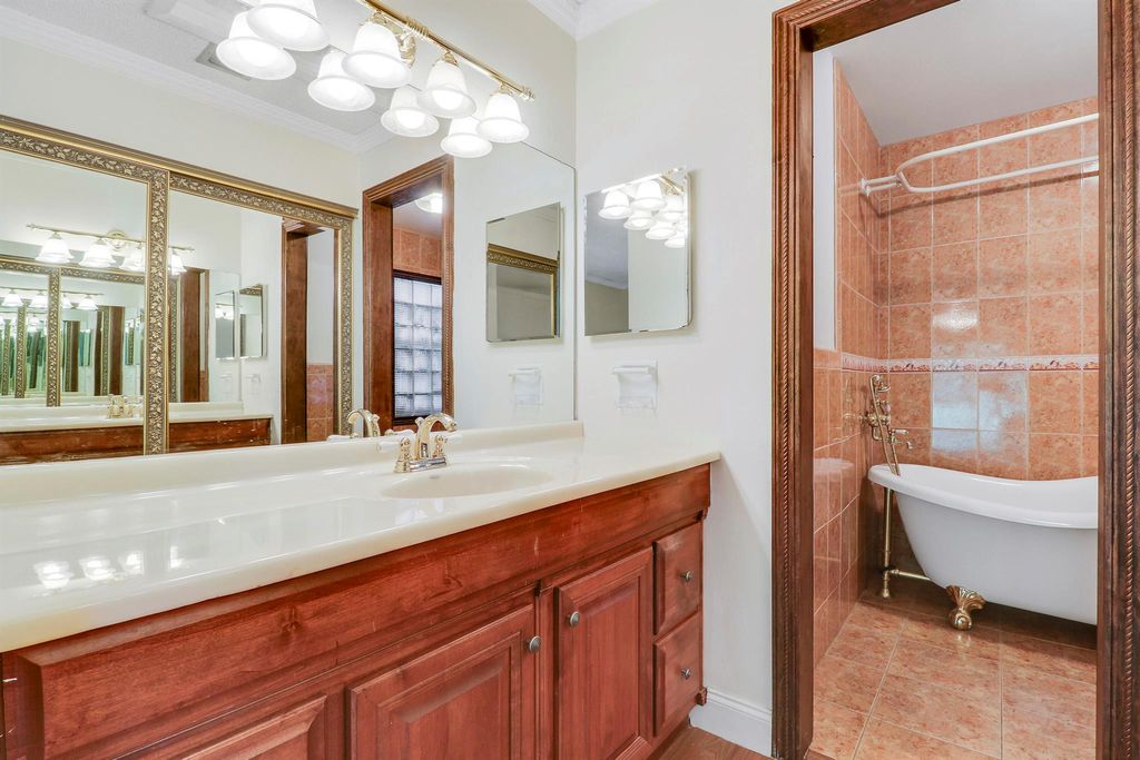 Image 20 of property listing at 13095 Belhaven Court 8, Wellington, FL 33414