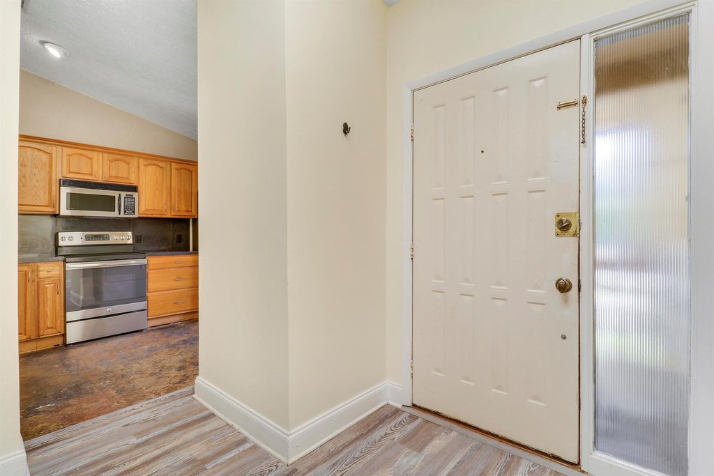 Image 4 of property listing at 13095 Belhaven Court 8, Wellington, FL 33414