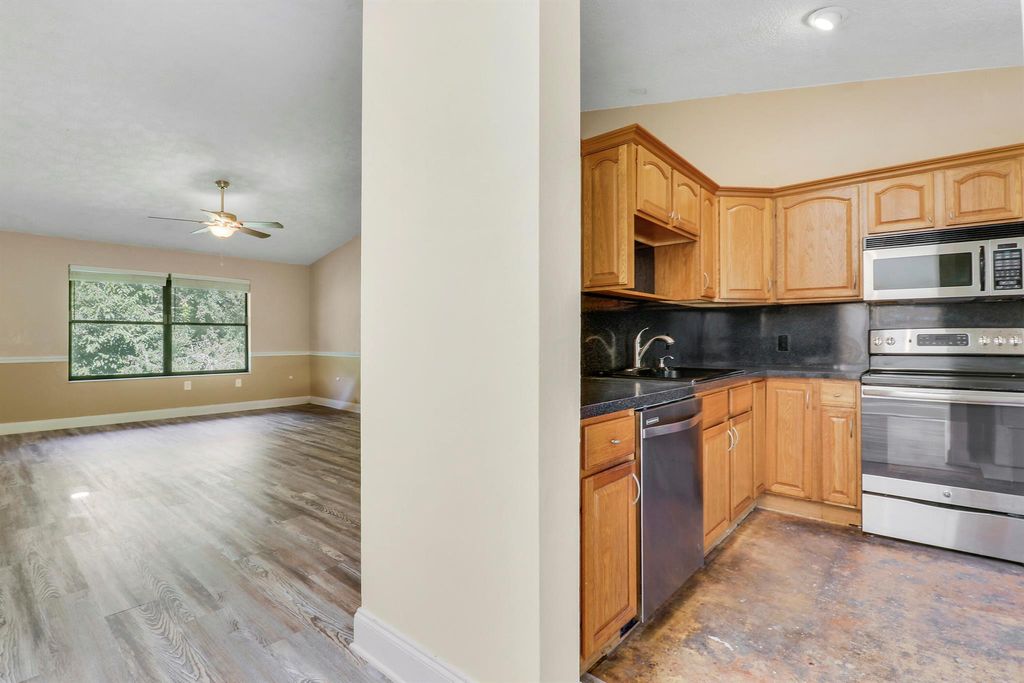 Image 5 of property listing at 13095 Belhaven Court 8, Wellington, FL 33414