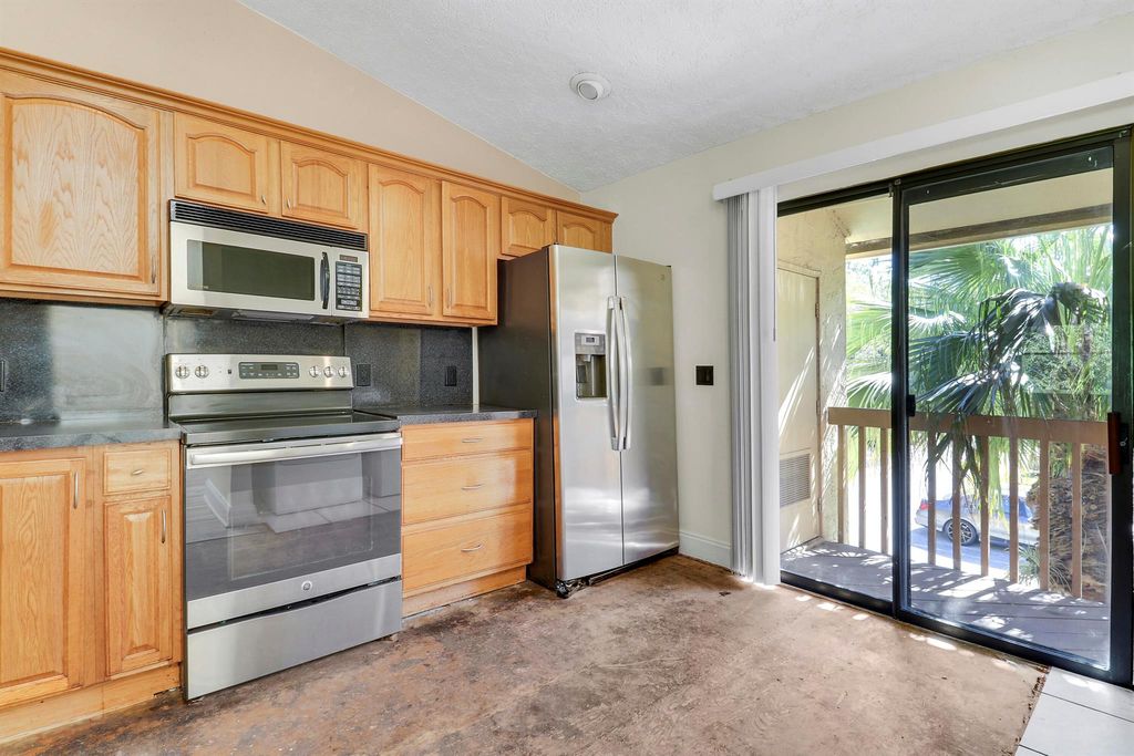 Image 7 of property listing at 13095 Belhaven Court 8, Wellington, FL 33414